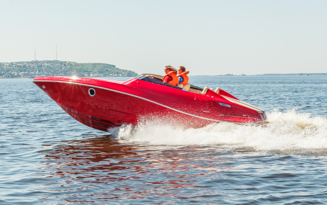 Another boat from Russia on SPIBS is an 8.2-meter high-speed sports boat in the 60's style with a transverse edan on the hull of Velvette 27 NGT (Neo Grand Turismo) from Kazan. For high dynamism this model, produced since 2013, received the nickname «Red Devil». The boat can speed up to 120 km/h. The boat has everything necessary for comfortable rest on the water: galley, bathroom and even two comfortable berths. On the cockpit there is enough space to lay out a mattress and sunbathe.
