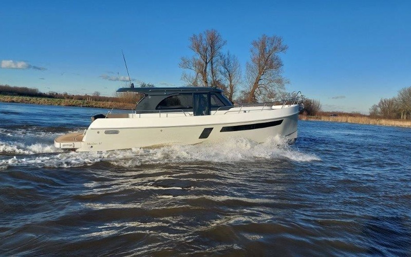 Maxima 37