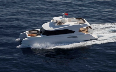 Aresa 2100 Yacht Cat
