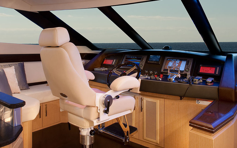 Marquis 720 Fly Bridge
