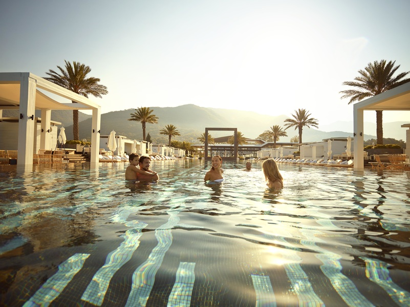 Бассейн Porto Montenegro — визитная карточка яхт-клуба