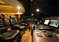 The captain's bridge with four comfortable leather armchairs is harmoniously placed in the bow of the cabin.