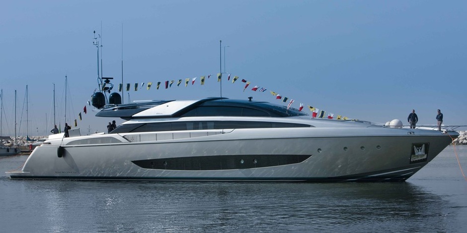 Riva 122' Myth