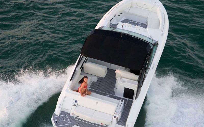 Cruisers Yachts 338 Outboard