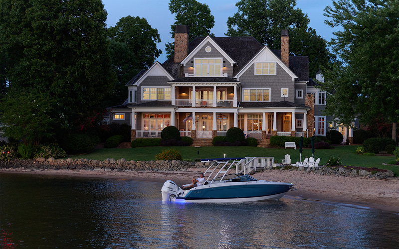 Cobalt R4 Outboard
