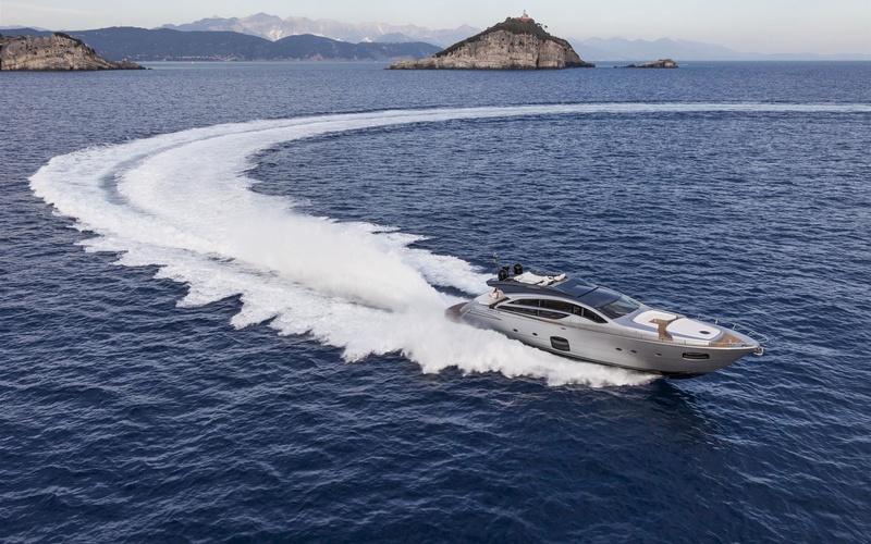 Pershing 82