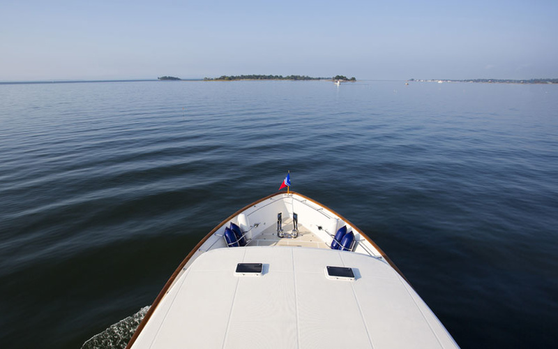 Offshore Yachts 80’ Voyager Grand Salon