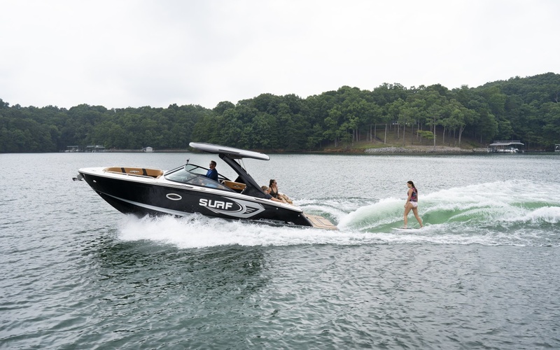 Chaparral 28 Surf
