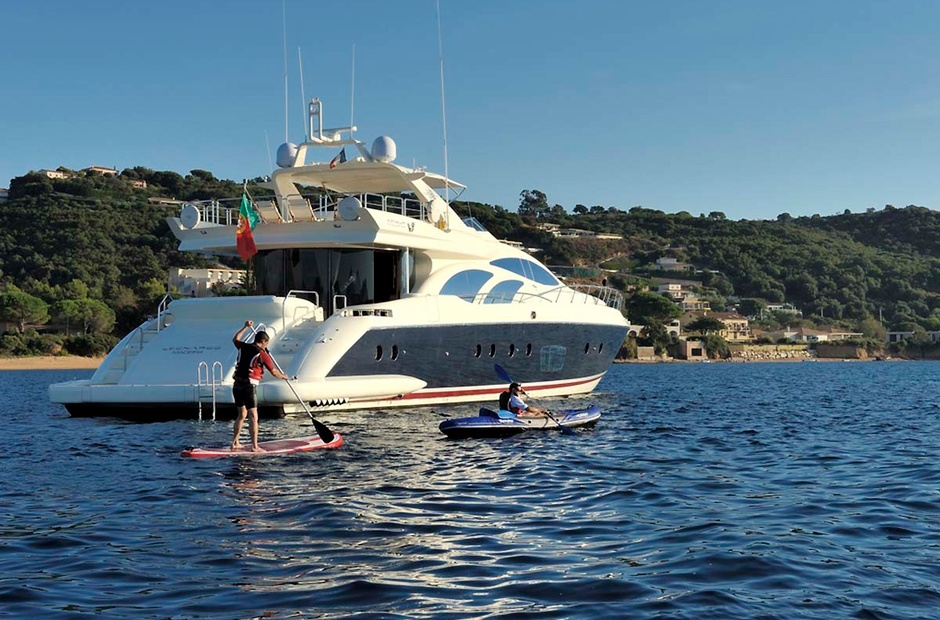 Azimut Crystal