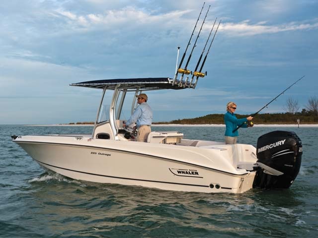 Boston Whaler 220 Outrage