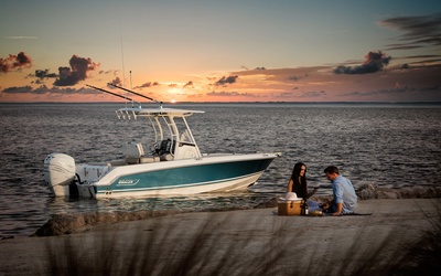 Boston Whaler 230 Outrage