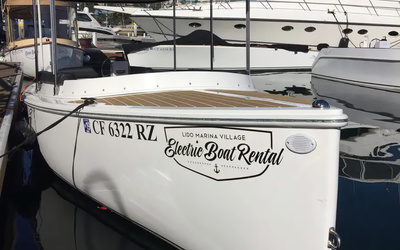 Vision Marine Technologies Fantail 217