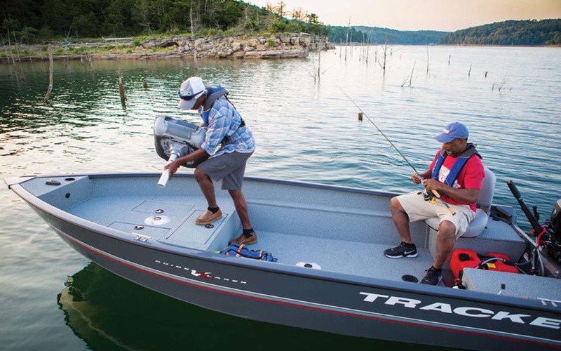 Tracker Guide V-16 Laker DLX T