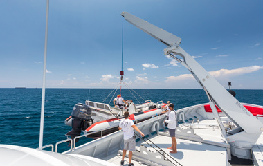 CL Yachts Avalon