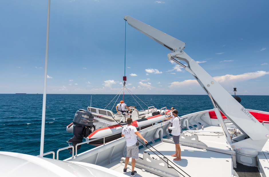 CL Yachts Avalon
