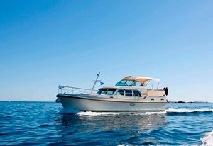 Displacement Yachts