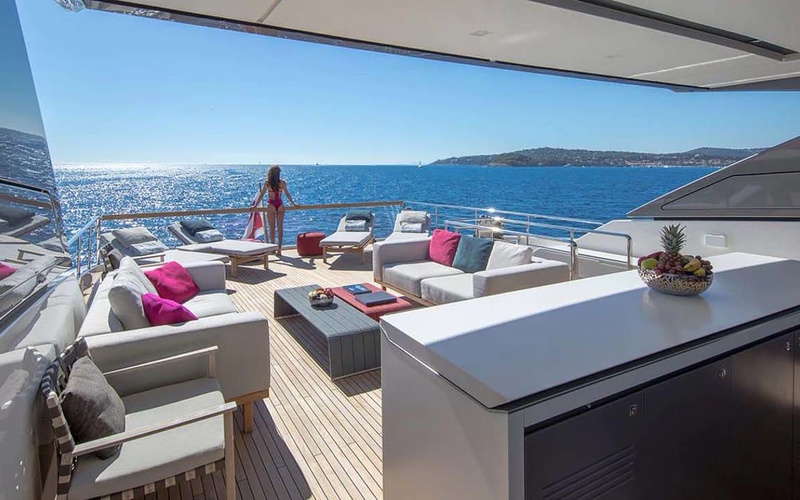 Novurania Catamaran 18