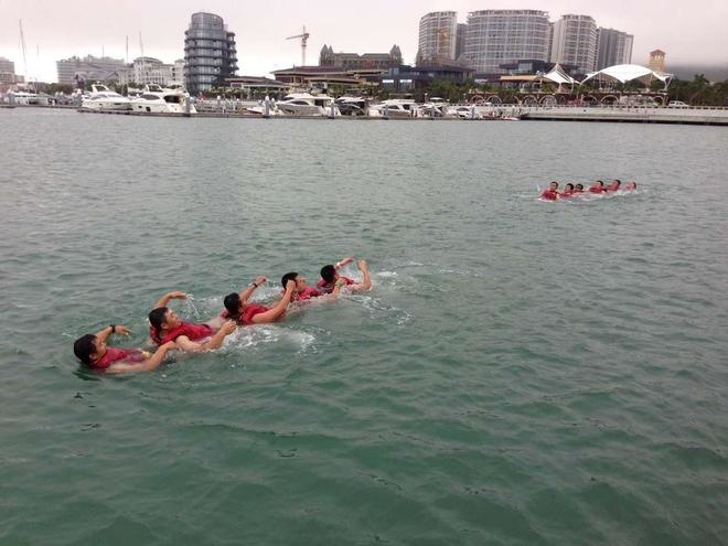Tests for team candidates. That's what the survival test at sea looked like.