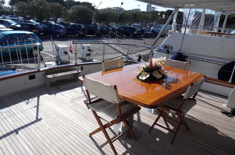Azimut Moonraker II