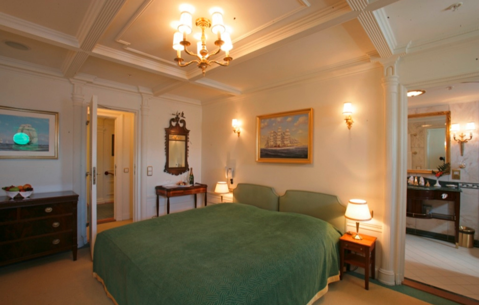 Third guest cabin