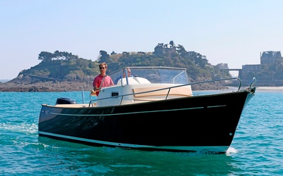 Rhea 27 Escapade