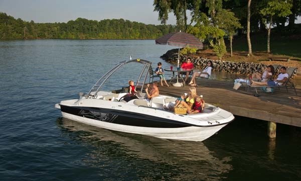 Bayliner 217 Deck Boat