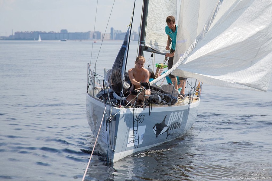 Irina Gracheva in tank position on an Open 800 class boat.