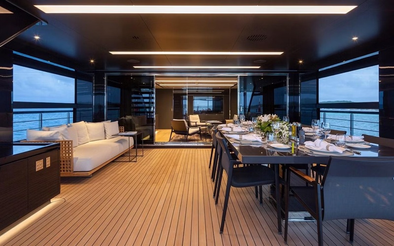 Privateer Flybridge 49