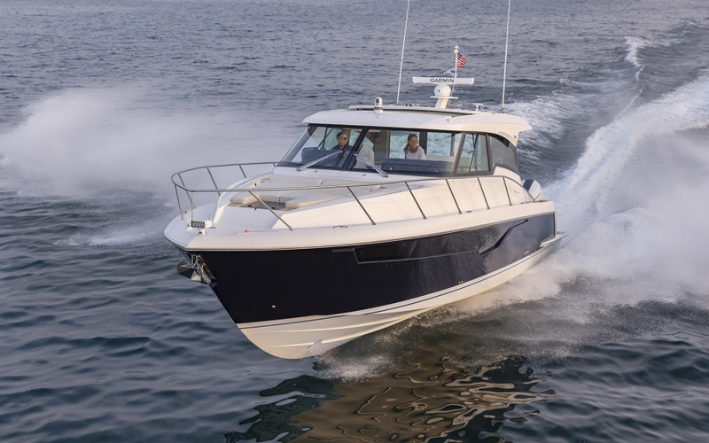 Tiara 48 LE
