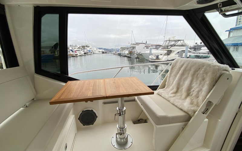 Boston Whaler 325 Conquest Pilothouse