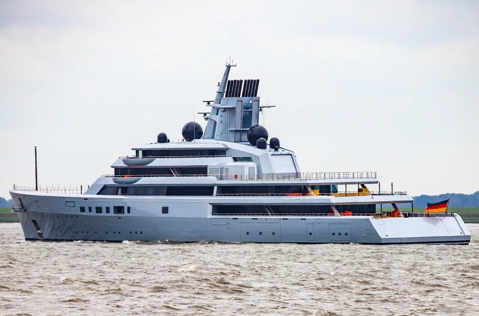 Lurssen Dragonfly
