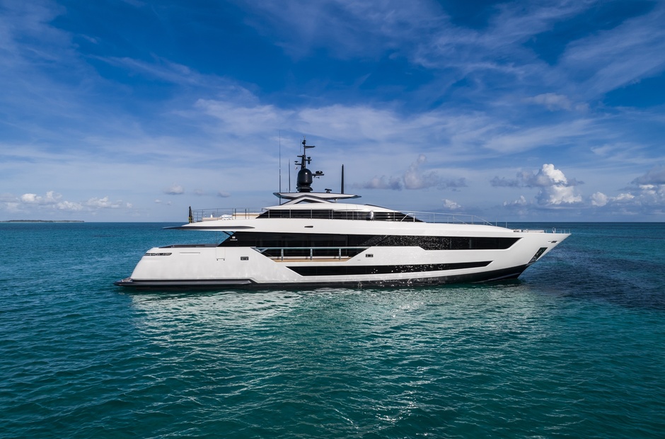 Custom Line Manhattan Express III