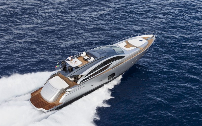 Pershing 82