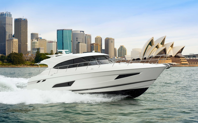 Riviera 5400 Sport Yacht