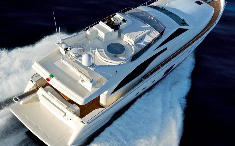 Ferretti 700