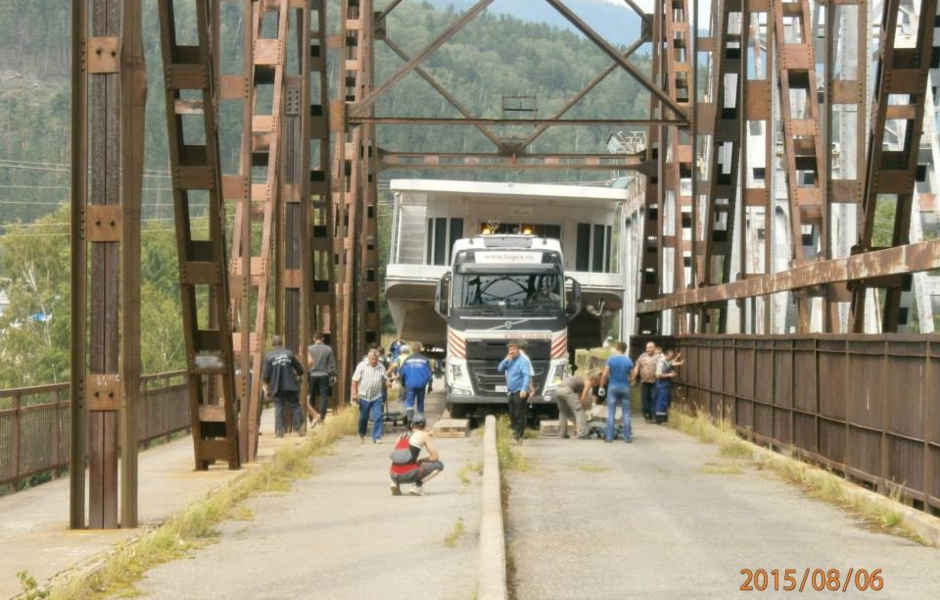 The width of the bridge span is 6 meters, in the center there is a concrete curb.