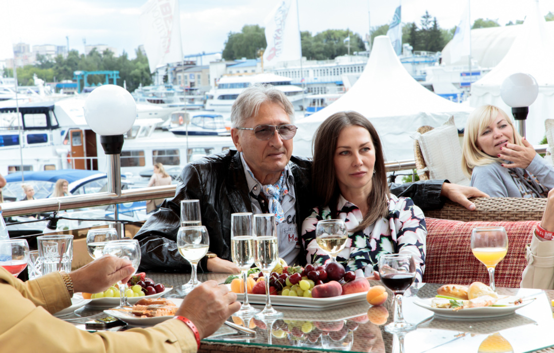 Guests could try, for example, a themed skipper's salad with several fish species, or an ear in Marseille. 