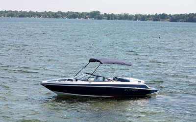 Larson LX 225 IO