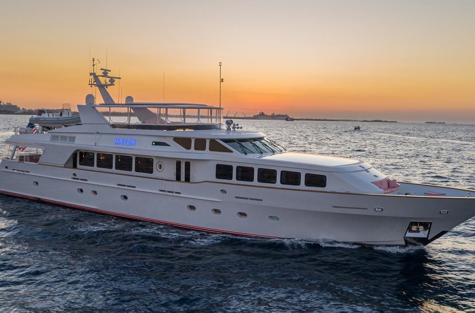 Trinity Yachts Pursuit
