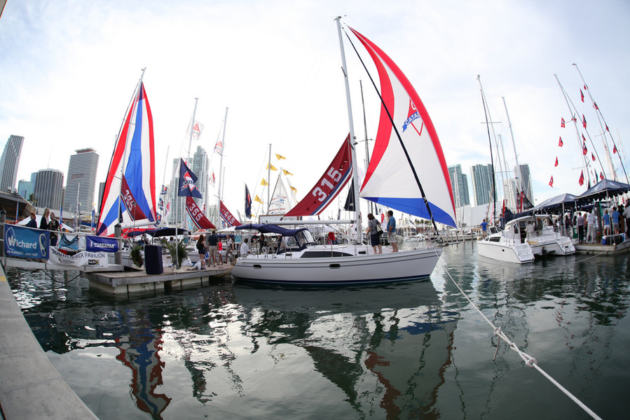 Catalina 315 is a small sailing yacht. It's a great machine for your money. Made in Florida.  Just because the sail was raised, it didn't sway.
