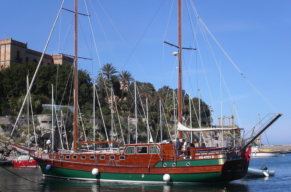 Custom Boats Mariagiovanna