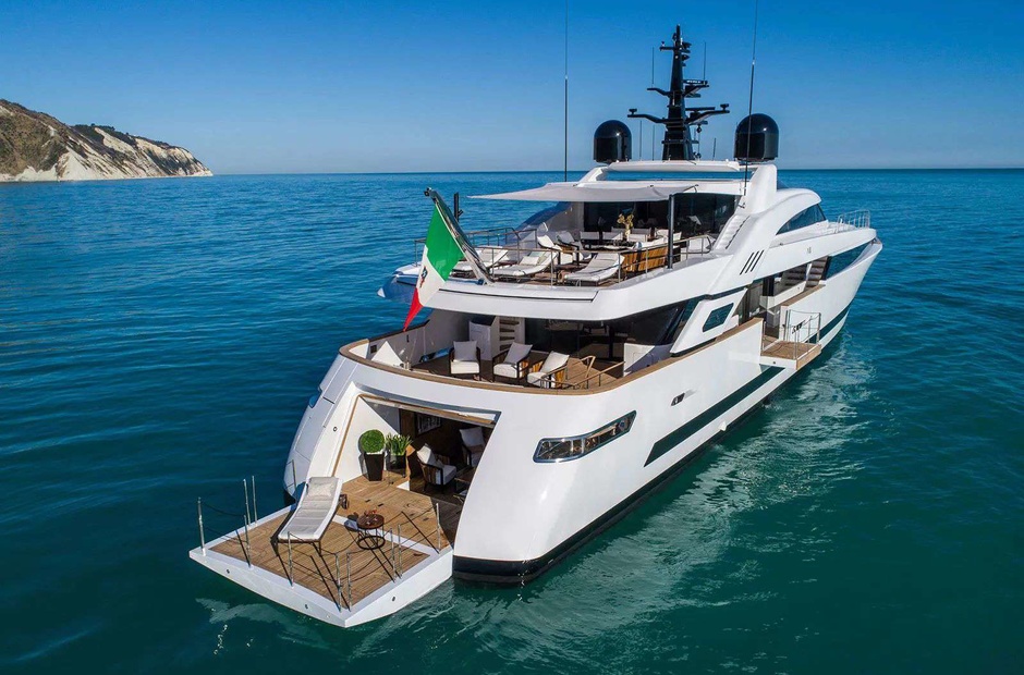 ISA Yachts Agora III