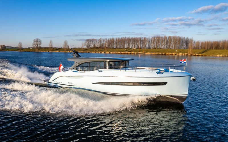 Van den Hoven Voyager 50