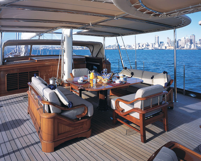 Alloy Yachts Huckleberry