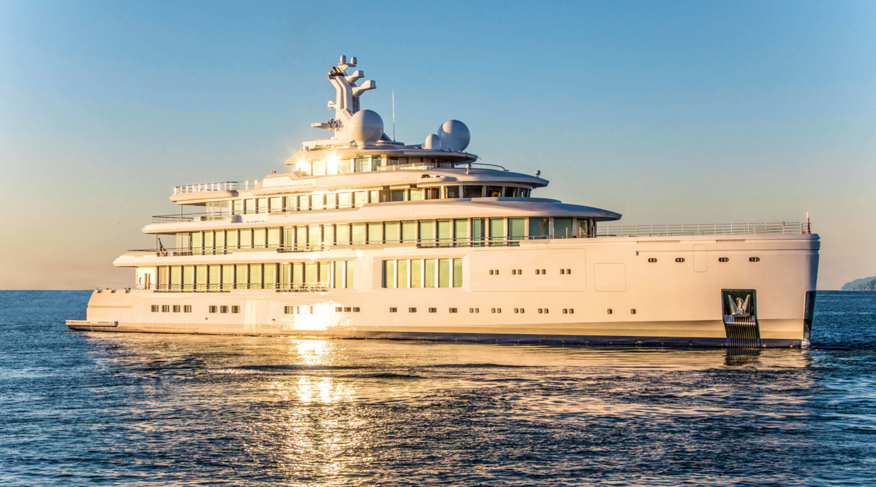 Benetti's Giga Sister Tertiya. According to the media, it was built for private use by the owner from the Middle East. Among its features that stand out in Benetti, the ultra-modern hybrid engine system that provides a smooth ride with absolutely no vibration and noise.