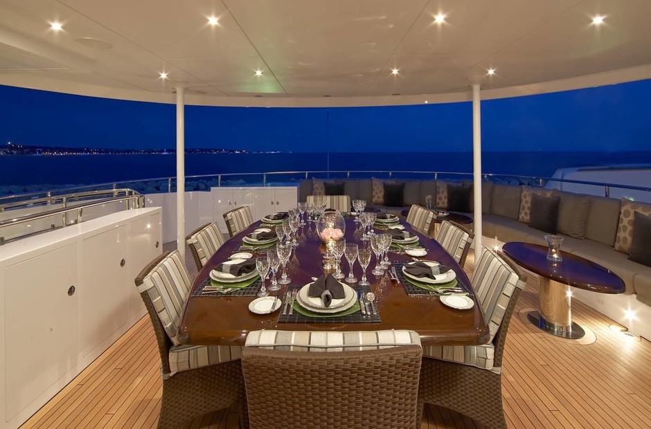 Heesen Atina