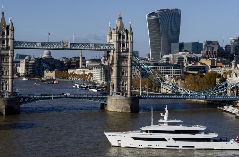 Lurssen Moon Sand