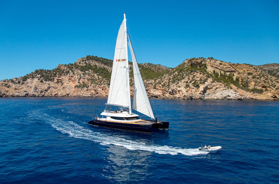 Yachts Industries  Mashua Bluu