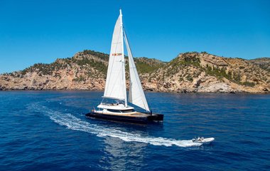 Yachts Industries  Mashua Bluu