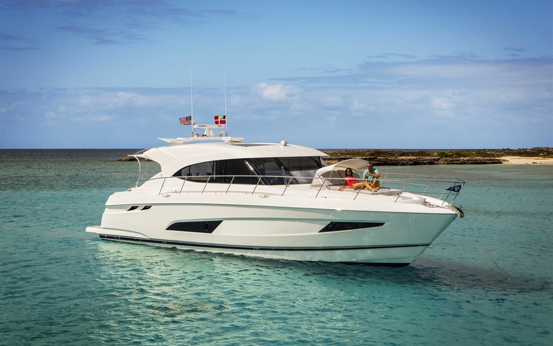 Riviera 5400 Sport Yacht